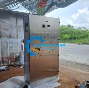 tiểu inox trong nhà